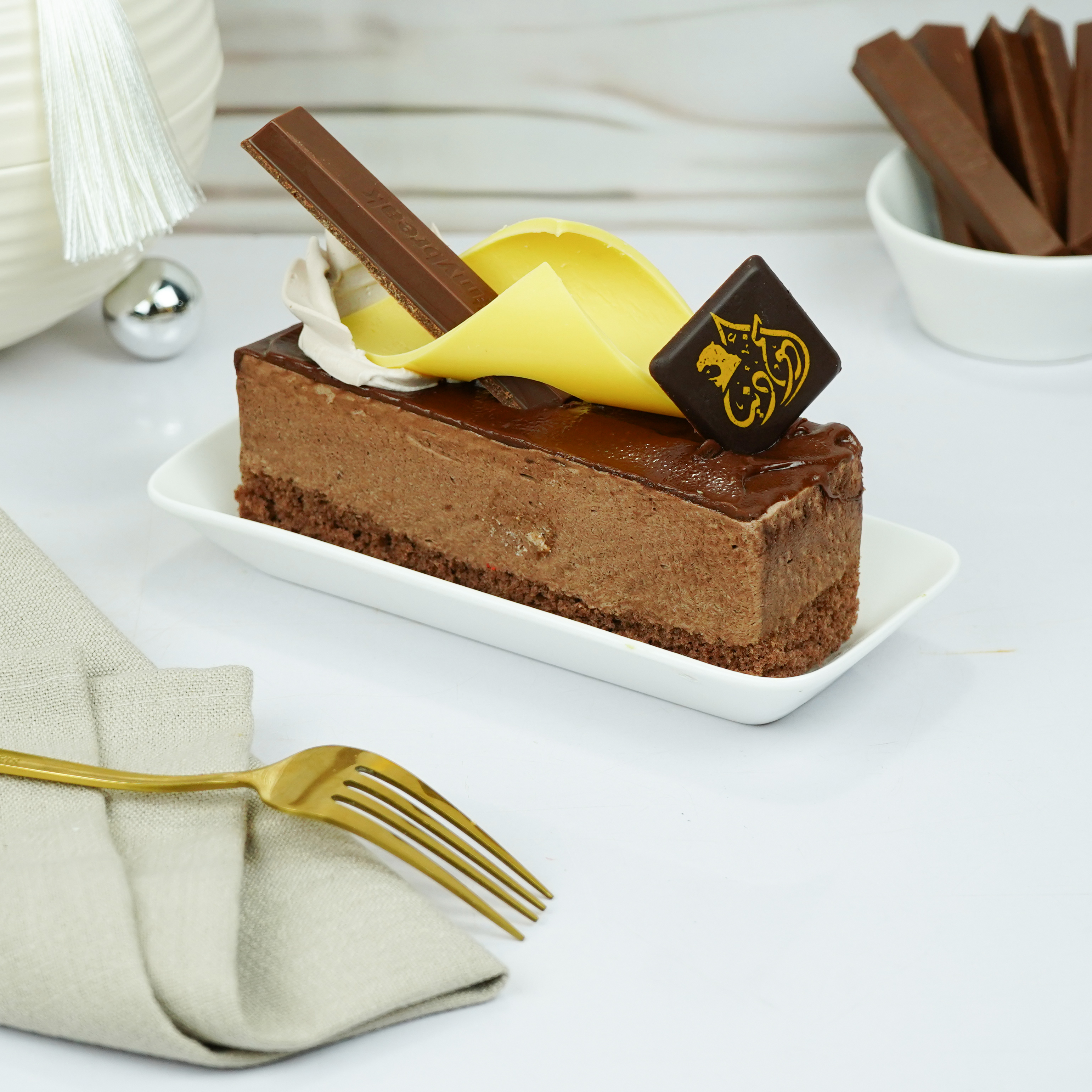 slice Kit Kat mousse cake